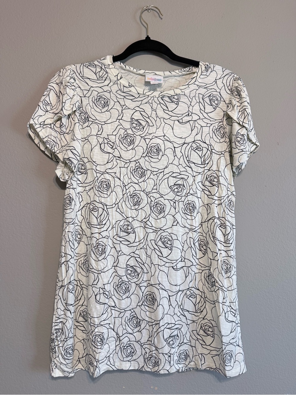 Cream & Black 🤍 Rose Print Top